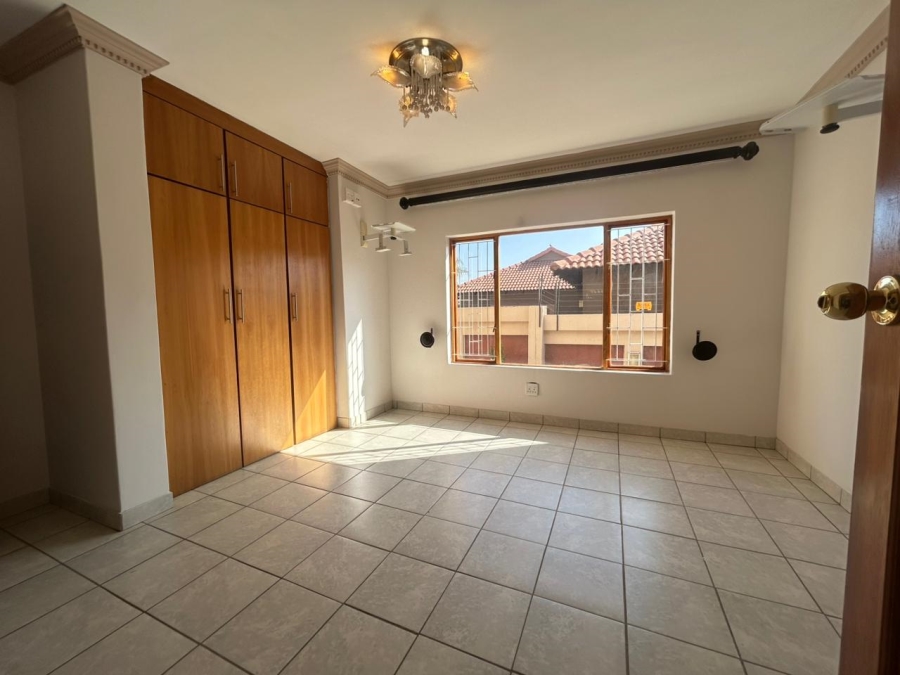 5 Bedroom Property for Sale in Birdwood Estate North West